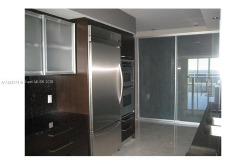 Condo in Hallandale Beach, Florida, 3 bedrooms № 1881683 - photo 2