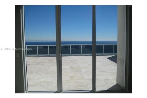 Condo in Hallandale Beach, Florida, 3 bedrooms № 1881683 - photo 13