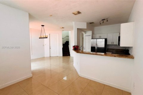 Touwnhouse à vendre à Doral, Floride: 3 chambres, 140.38 m2 № 2266146 - photo 2