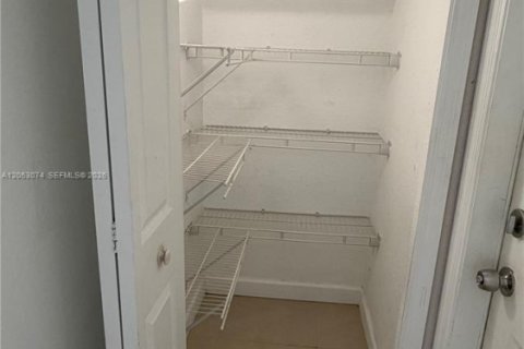 Touwnhouse à vendre à Doral, Floride: 3 chambres, 140.38 m2 № 2266146 - photo 21