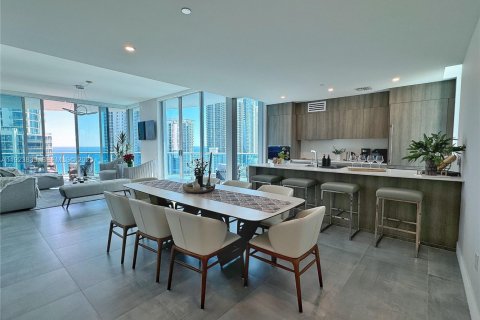 Снять в аренду квартиру в Санни-Айлс-Бич, Флорида 3 спальни, 195.09м2, № 1982880 - фото 3