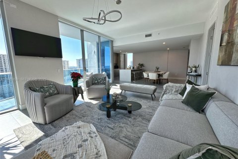 Снять в аренду квартиру в Санни-Айлс-Бич, Флорида 3 спальни, 195.09м2, № 1982880 - фото 4