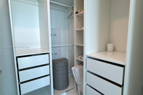 Снять в аренду квартиру в Санни-Айлс-Бич, Флорида 3 спальни, 195.09м2, № 1982880 - фото 15