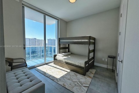 Снять в аренду квартиру в Санни-Айлс-Бич, Флорида 3 спальни, 195.09м2, № 1982880 - фото 8