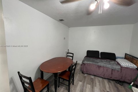 House in Fort Lauderdale, Florida 1 bedroom, 155.61 sq.m. № 1955908 - photo 4