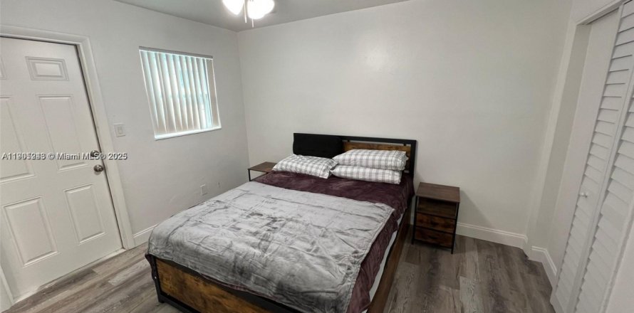 House in Fort Lauderdale, Florida 1 bedroom, 155.61 sq.m. № 1955908