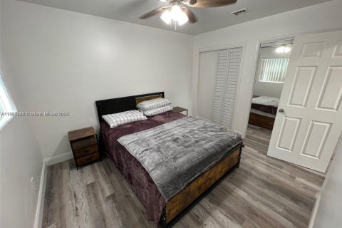 House in Fort Lauderdale, Florida 1 bedroom, 155.61 sq.m. № 1955908 - photo 2