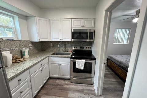 House in Fort Lauderdale, Florida 1 bedroom, 155.61 sq.m. № 1955908 - photo 5