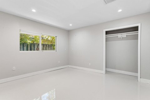 Commercial property in Fort Lauderdale, Florida 232.63 sq.m. № 2167921 - photo 10