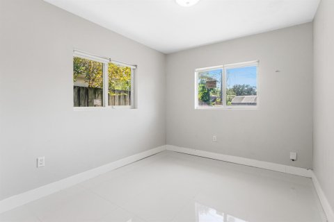 Commercial property in Fort Lauderdale, Florida 232.63 sq.m. № 2167921 - photo 4