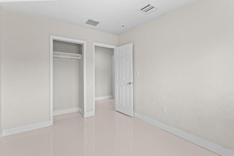 Commercial property in Fort Lauderdale, Florida 232.63 sq.m. № 2167921 - photo 7
