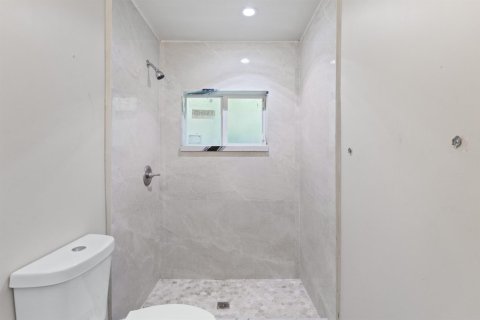 Commercial property in Fort Lauderdale, Florida 232.63 sq.m. № 2167921 - photo 12