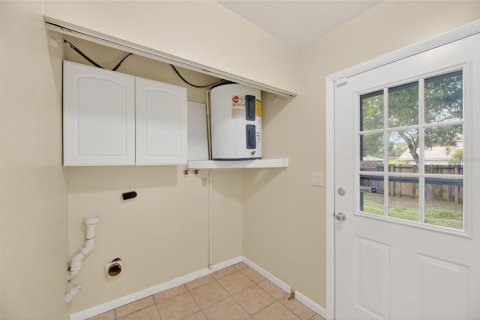 House in Tampa, Florida 3 bedrooms, 110 sq.m. № 2221955 - photo 13