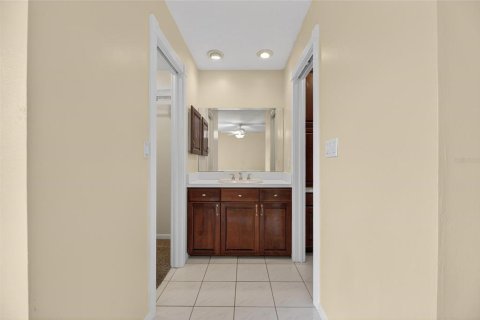 House in Tampa, Florida 3 bedrooms, 110 sq.m. № 2221955 - photo 28