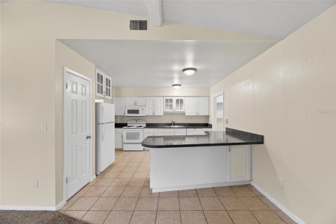 House in Tampa, Florida 3 bedrooms, 110 sq.m. № 2221955 - photo 10