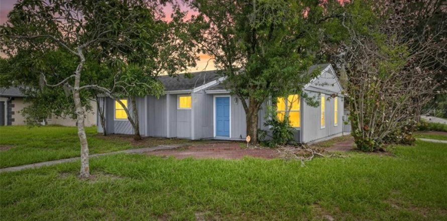 House in Tampa, Florida 3 bedrooms, 110 sq.m. № 2221955