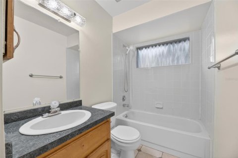 House in Tampa, Florida 3 bedrooms, 110 sq.m. № 2221955 - photo 15