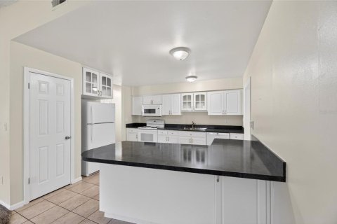 House in Tampa, Florida 3 bedrooms, 110 sq.m. № 2221955 - photo 11