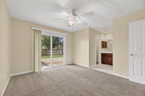 House in Tampa, Florida 3 bedrooms, 110 sq.m. № 2221955 - photo 25