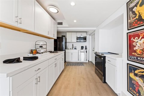 Casa en venta en Fort Lauderdale, Florida, 5 dormitorios, 384.62 m2 № 2169572 - foto 16