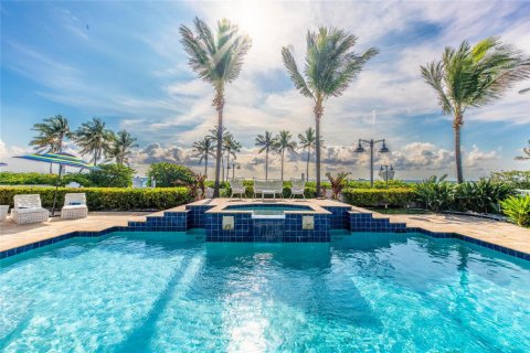Casa en Fort Lauderdale, Florida 5 dormitorios, 384.62 m2 № 2169572