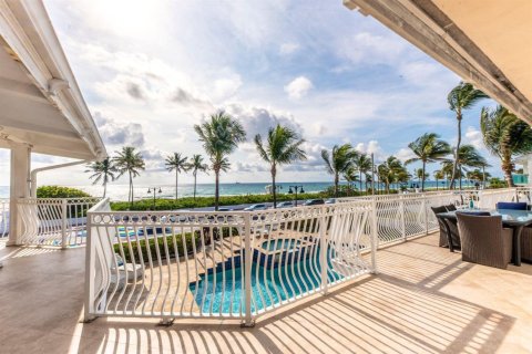 Casa en venta en Fort Lauderdale, Florida, 5 dormitorios, 384.62 m2 № 2169572 - foto 2