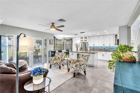 House in Margate, Florida 4 bedrooms, 196.02 sq.m. № 1996850 - photo 9