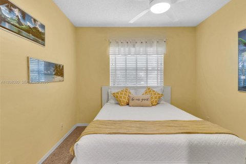 House in Margate, Florida 4 bedrooms, 196.02 sq.m. № 1996850 - photo 16