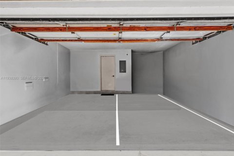 House in Margate, Florida 4 bedrooms, 196.02 sq.m. № 1996850 - photo 26