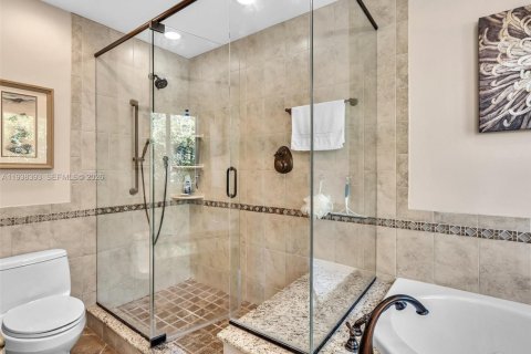 House in Margate, Florida 4 bedrooms, 196.02 sq.m. № 1996850 - photo 24