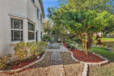 House in Margate, Florida 4 bedrooms, 196.02 sq.m. № 1996850 - photo 14