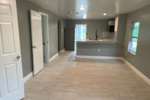 Villa ou maison à louer à St. Lucie, Floride: 3 chambres, 102.19 m2 № 2078343 - photo 4