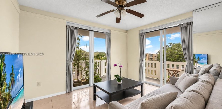 Condo in Hollywood, Florida, 2 bedrooms  № 2378380