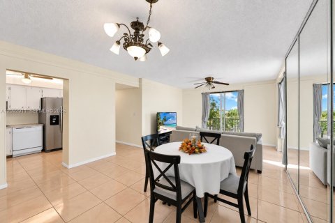 Condo in Hollywood, Florida, 2 bedrooms  № 2378380 - photo 10