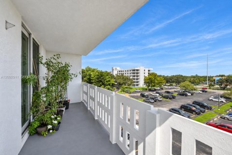 Condo in Hollywood, Florida, 2 bedrooms  № 2378380 - photo 4