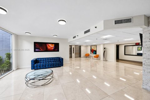 Condo in Hollywood, Florida, 2 bedrooms  № 2378380 - photo 20