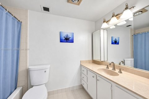 Condo in Hollywood, Florida, 2 bedrooms  № 2378380 - photo 15