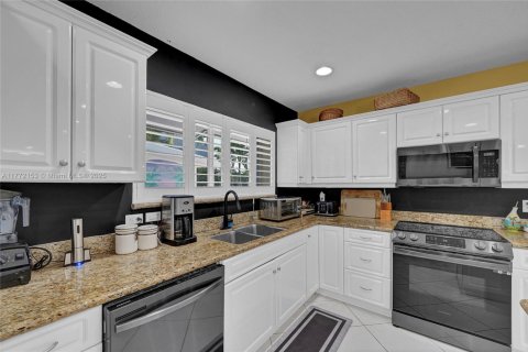 Casa en venta en Fort Lauderdale, Florida, 5 dormitorios, 268.3 m2 № 1939853 - foto 20