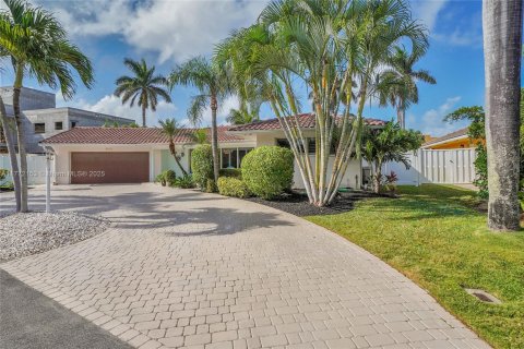 Casa en venta en Fort Lauderdale, Florida, 5 dormitorios, 268.3 m2 № 1939853 - foto 4