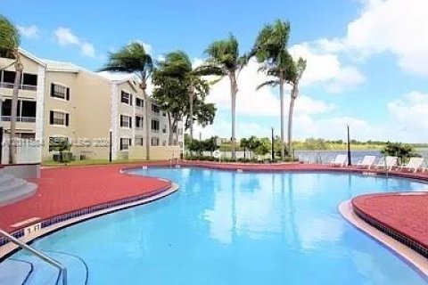 Condo in Oakland Park, Florida, 2 bedrooms № 2075286 - photo 19