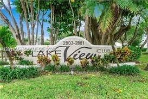 Condo in Oakland Park, Florida, 2 bedrooms № 2075286 - photo 16