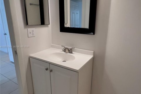 Condo in Oakland Park, Florida, 2 bedrooms № 2075286 - photo 5