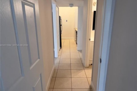 Condo in Oakland Park, Florida, 2 bedrooms № 2075286 - photo 9