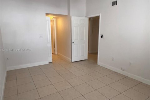 Condo in Oakland Park, Florida, 2 bedrooms № 2075286 - photo 10