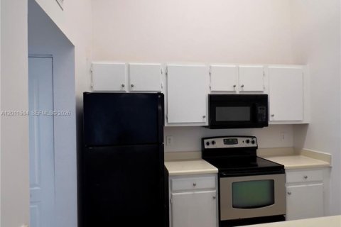 Condo in Oakland Park, Florida, 2 bedrooms № 2075286 - photo 3