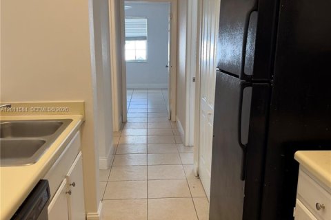 Condo in Oakland Park, Florida, 2 bedrooms № 2075286 - photo 4