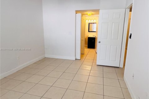 Condo in Oakland Park, Florida, 2 bedrooms № 2075286 - photo 11
