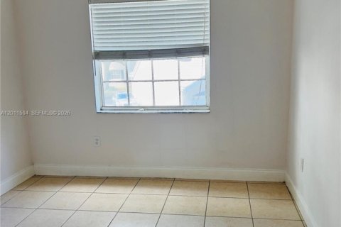 Condo in Oakland Park, Florida, 2 bedrooms № 2075286 - photo 6