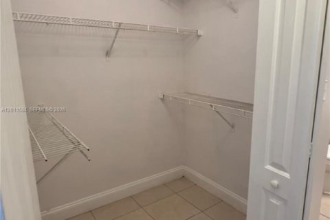 Condo in Oakland Park, Florida, 2 bedrooms № 2075286 - photo 12