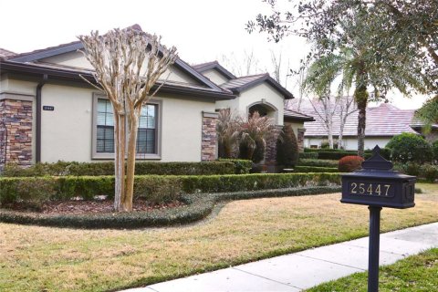 House in Sorrento, Florida 4 bedrooms, 316.7 sq.m. № 2141949 - photo 2